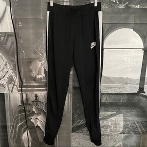 Nike joggers